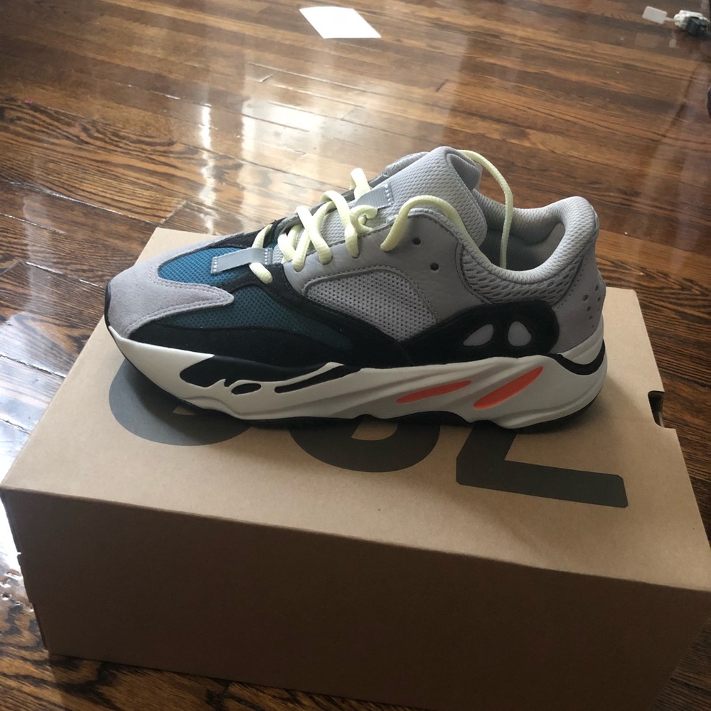 Adidas Yeezy Boost 700 v2